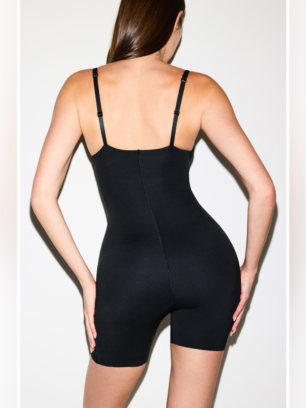 Skims Ultimate Body Butt & Hip Enhancing Bodysuit - Picture 2 of 8